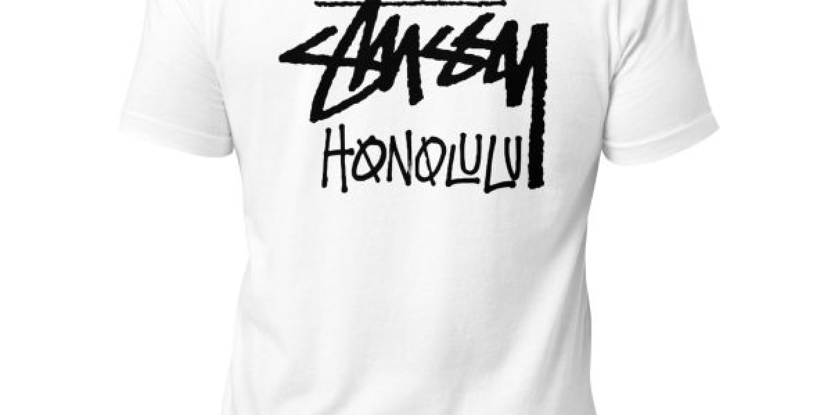 Stussy: The Streetwear Icon Dominating Fashion Trends in the UK, USA, and Australia