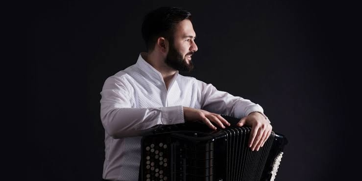 Klassischer Akkordeonist: Musik, Technik und die Kunst des Ausdrucks
